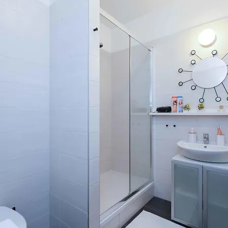 Mileticova- Stylish Close To The Center