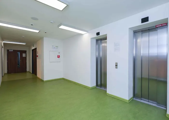 Mileticova- Stylish Close To The Center *