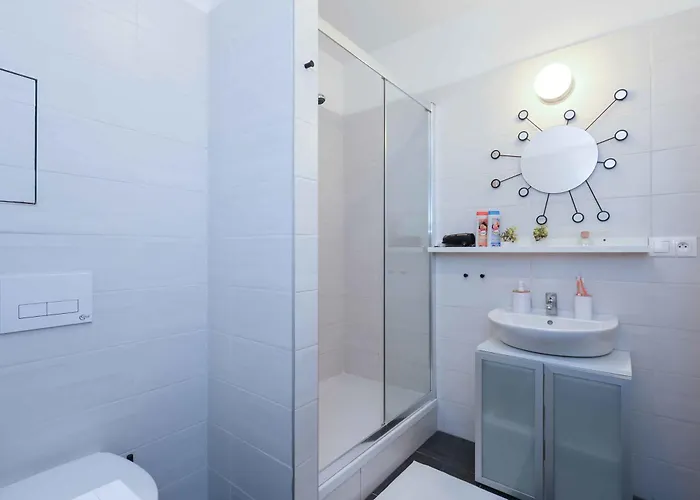 Mileticova- Stylish Close To The Center